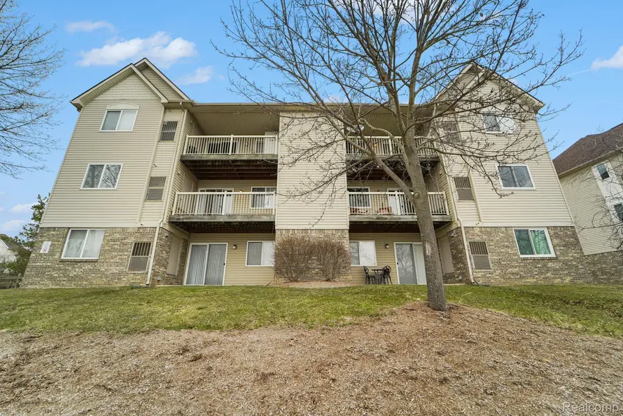 858 Amanda LN, Pontiac, MI 48340