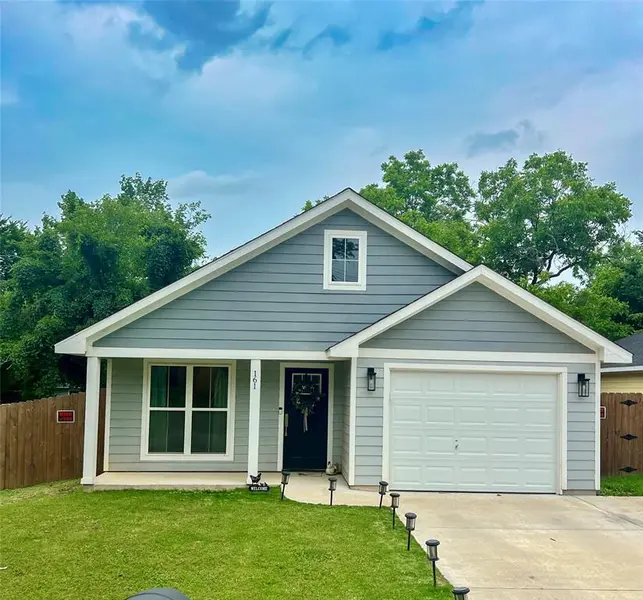 161 Columbia Street, Cleburne, TX 76031