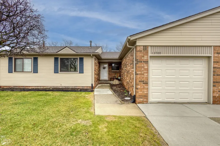 13700 Villa Pointe Dr DR, Warren, MI 48088