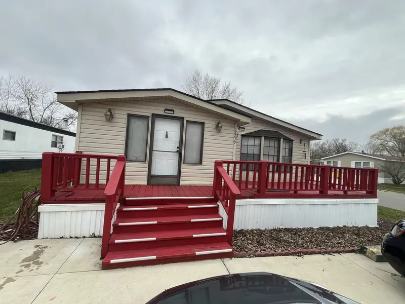 52239 Oxford LN, Chesterfield Twp, MI 48051