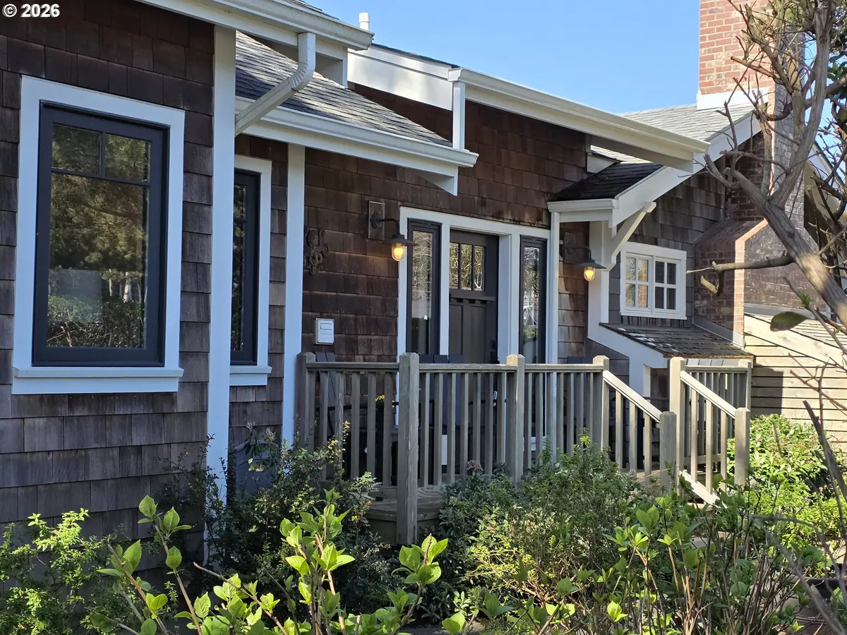 108 W MADISON ST, Cannon Beach, OR 97110