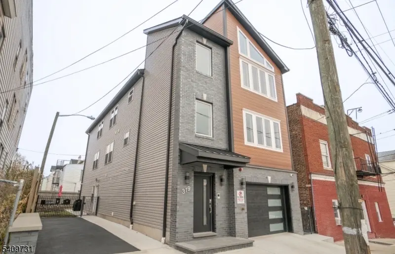 319 Renner Ave, Newark City, NJ 07112