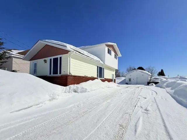 4 Brock CRES, Kapuskasing, ON P5N 2J8