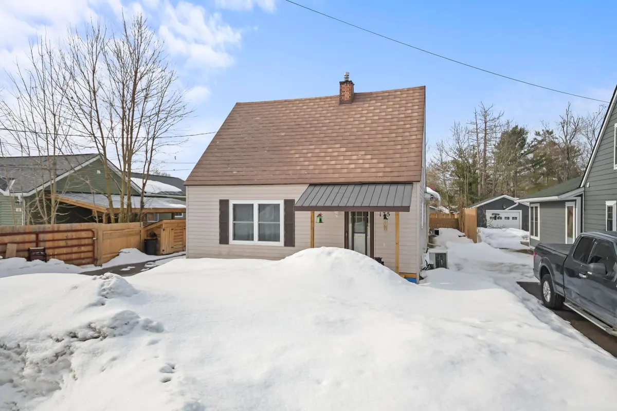 175 Crescent DR, Gravenhurst, ON P1P 1L4