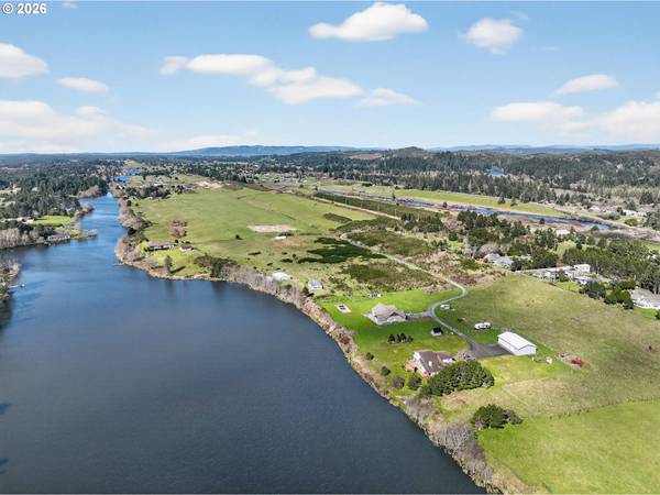 89953 SEALES RD, Warrenton, OR 97146