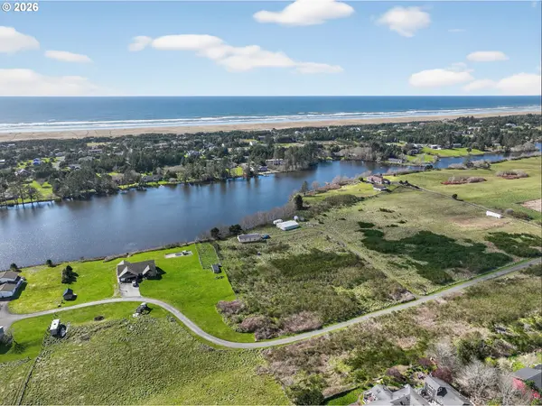 89953 SEALES RD, Warrenton, OR 97146