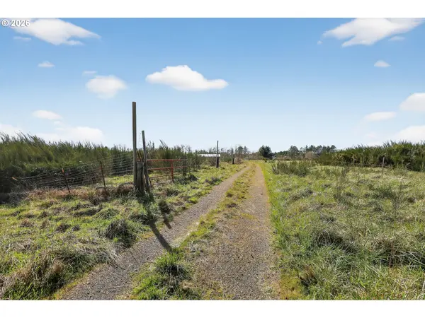 89953 SEALES RD, Warrenton, OR 97146