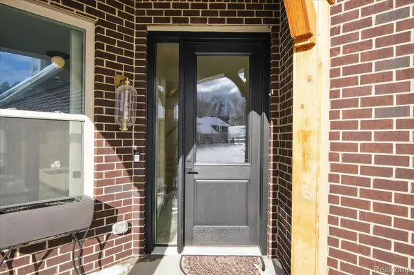 8236 Stoney Creek DR, Green Oak Township, MI 48178