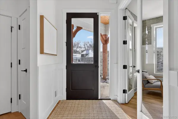 8236 Stoney Creek DR, Green Oak Township, MI 48178