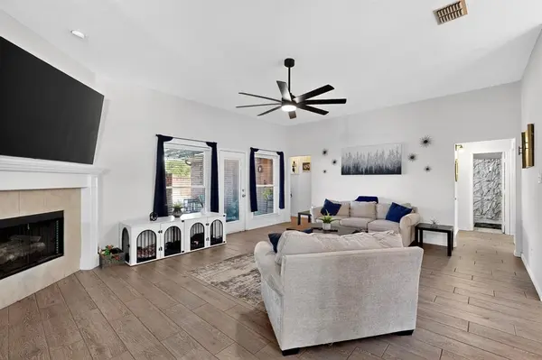 805 Kathryn Drive, Lewisville, TX 75067