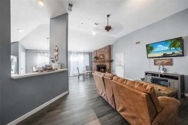 6404 Peggy Drive, Fort Worth, TX 76133