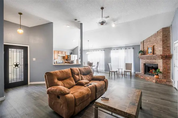 6404 Peggy Drive, Fort Worth, TX 76133