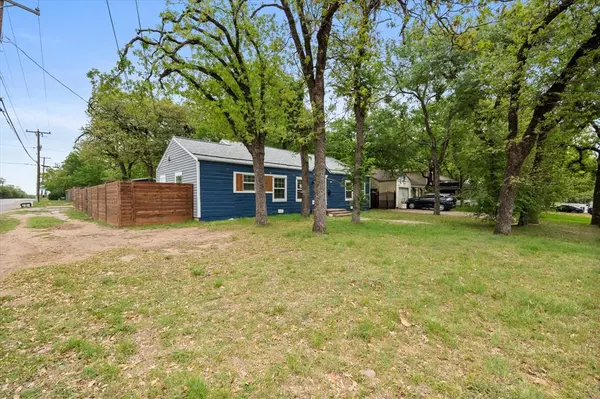 2020 Bluebonnet Drive, Fort Worth, TX 76111