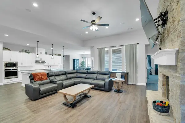 150 Highgate Drive, Venus, TX 76084