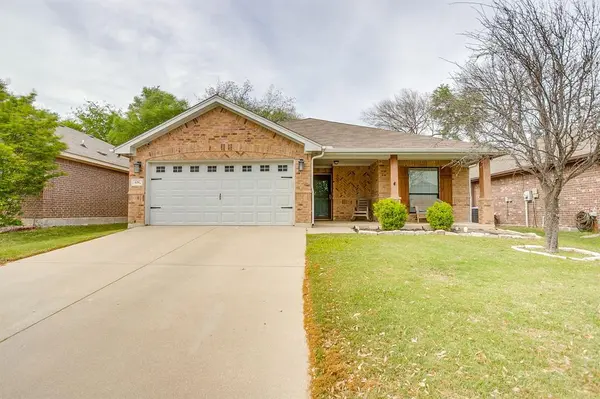 636 Clearbrook Street, Azle, TX 76020