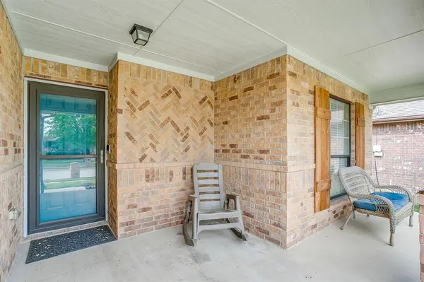 636 Clearbrook Street, Azle, TX 76020