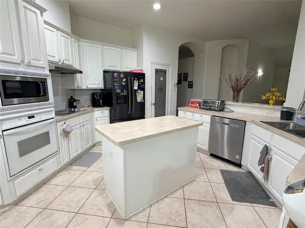 900 Ascension Drive, Hurst, TX 76053