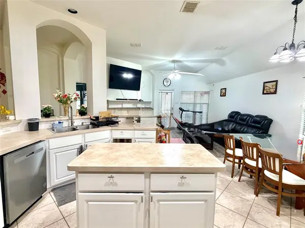 900 Ascension Drive, Hurst, TX 76053