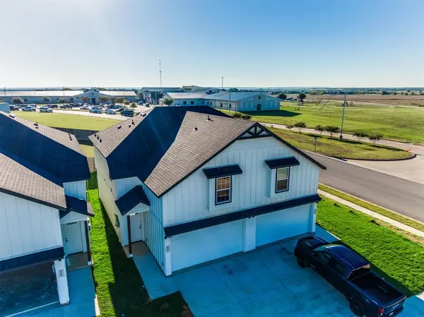 912 Cooksey Court #A, Grandview, TX 76050