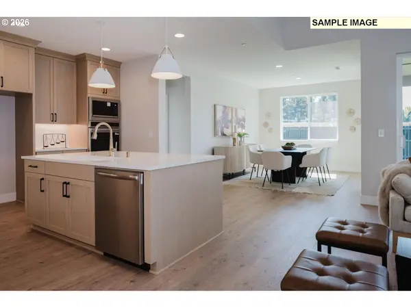 2084 S RIVER RD, Kelso, WA 98626