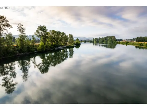 2158 S RIVER RD, Kelso, WA 98626