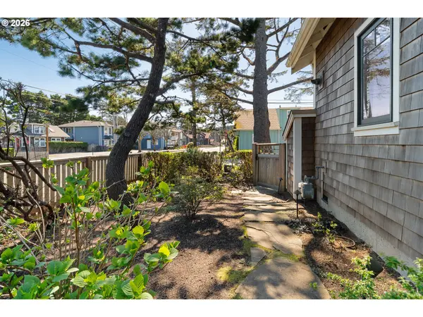 108 W MADISON ST, Cannon Beach, OR 97110