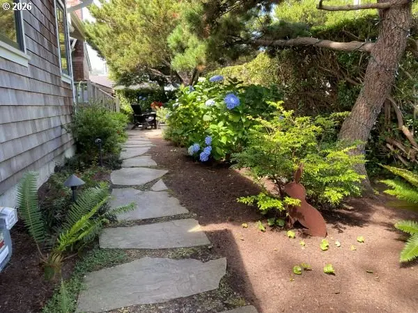 108 W MADISON ST, Cannon Beach, OR 97110