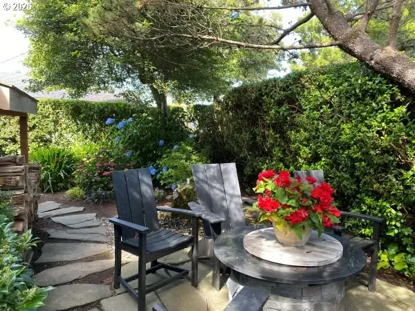 108 W MADISON ST, Cannon Beach, OR 97110