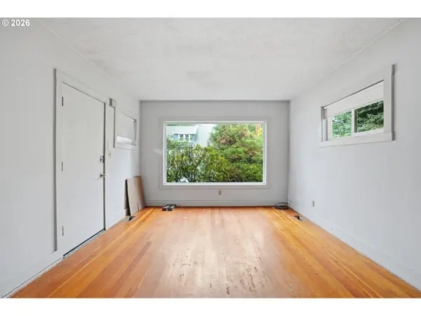 7420 SE LINCOLN ST, Portland, OR 97215