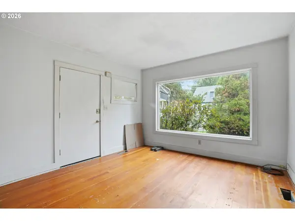 7420 SE LINCOLN ST, Portland, OR 97215