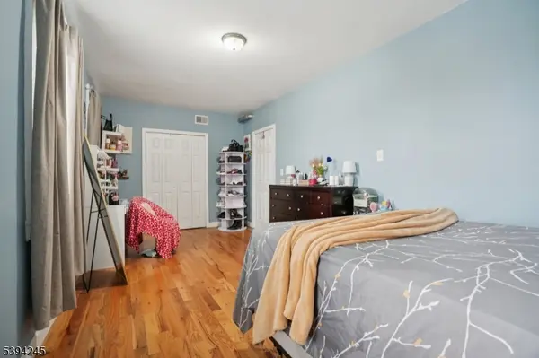 648 Myrtle St, Elizabeth City, NJ 07202