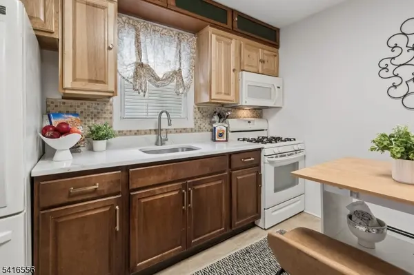 13 Central Ave, Pompton Lakes Boro, NJ 07442