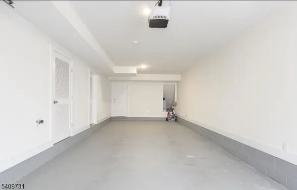 319 Renner Ave, Newark City, NJ 07112