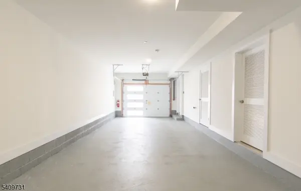 319 Renner Ave, Newark City, NJ 07112