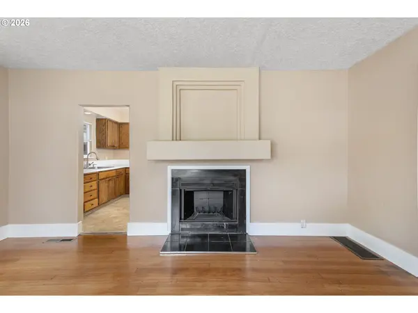 8316 SE RAYMOND CT, Portland, OR 97266