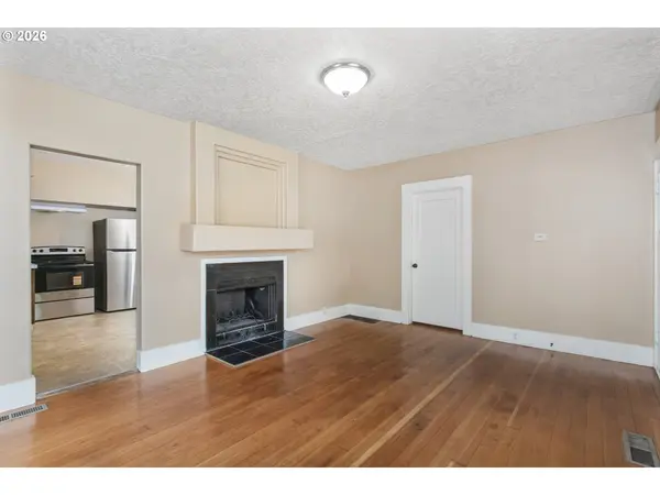 8316 SE RAYMOND CT, Portland, OR 97266