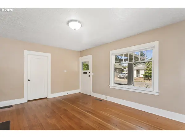 8316 SE RAYMOND CT, Portland, OR 97266