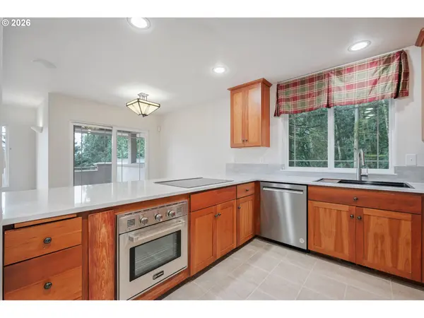 245 W ST JAMES PL, Longview, WA 98632