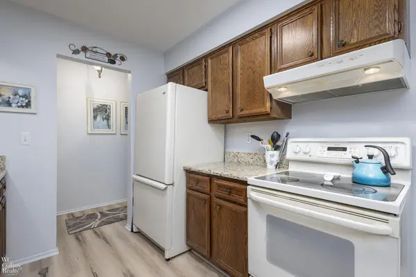 13700 Villa Pointe Dr DR, Warren, MI 48088