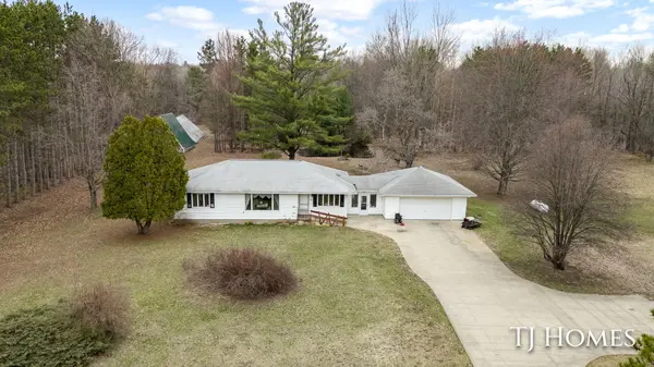 5818 E Sternberg RD, Sullivan Twp, MI 49415