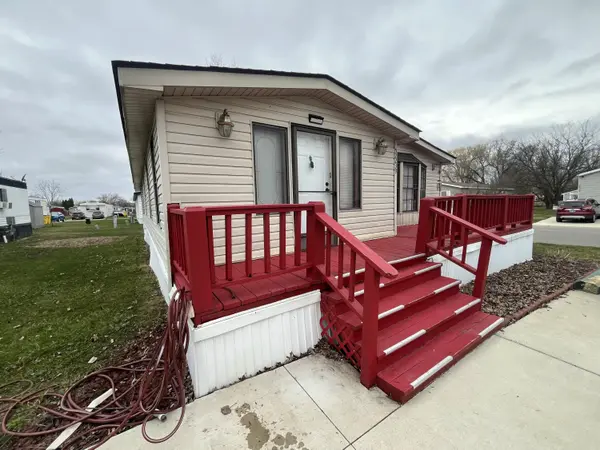 52239 Oxford LN, Chesterfield Twp, MI 48051