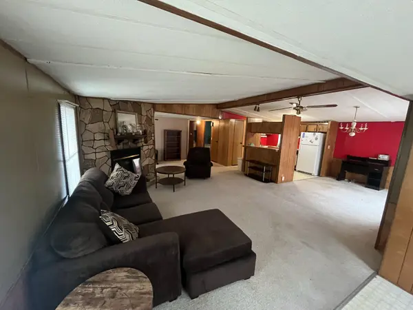 52239 Oxford LN, Chesterfield Twp, MI 48051