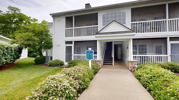 2718 S Knightsbridge CIR, Ann Arbor, MI 48105