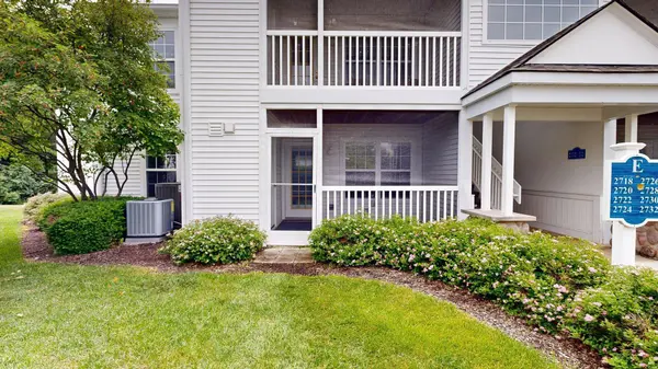 2718 S Knightsbridge CIR, Ann Arbor, MI 48105