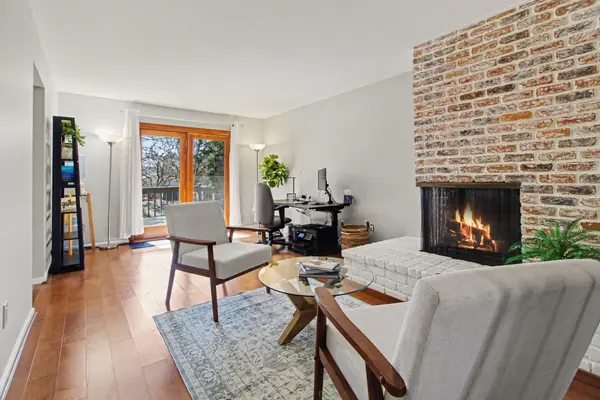 887 Greenhills DR, Ann Arbor, MI 48105