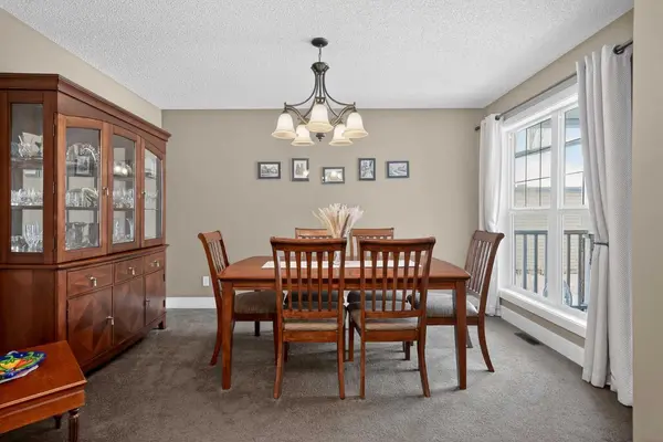 228 Westmount CRES, Okotoks, AB T1S 2J2