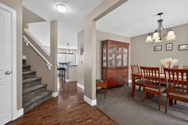 228 Westmount CRES, Okotoks, AB T1S 2J2