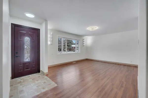 4824 Claret ST NW, Calgary, AB T2L 1C1