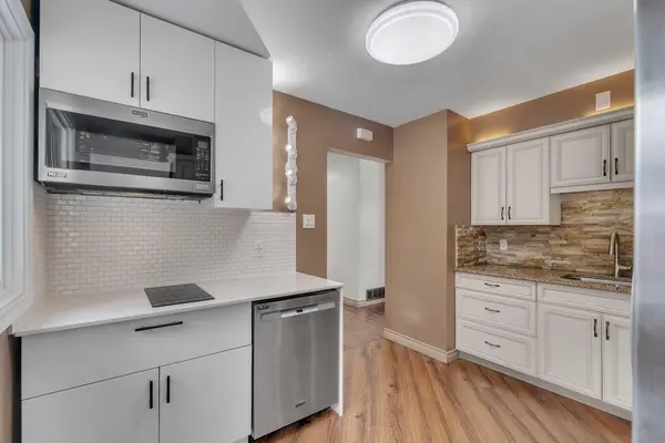 4824 Claret ST NW, Calgary, AB T2L 1C1