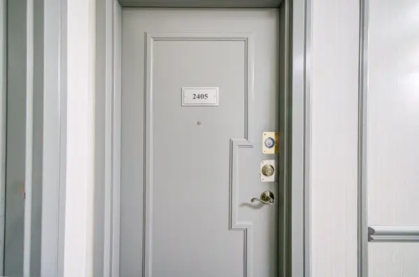 633 Bay ST #2405, Toronto C01, ON M5G 2G4